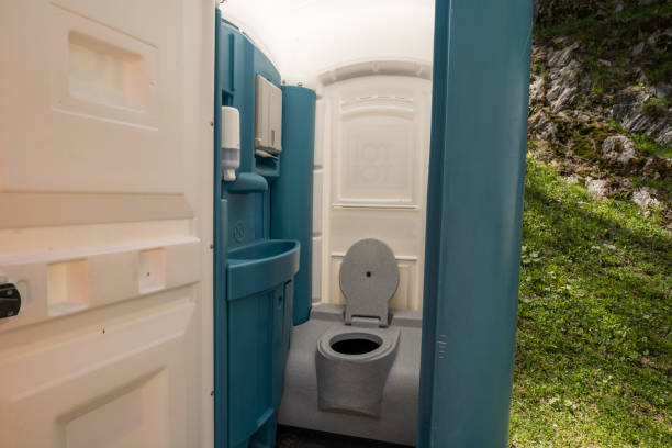 Best Portable bathroom rental  in Moundridge, KS